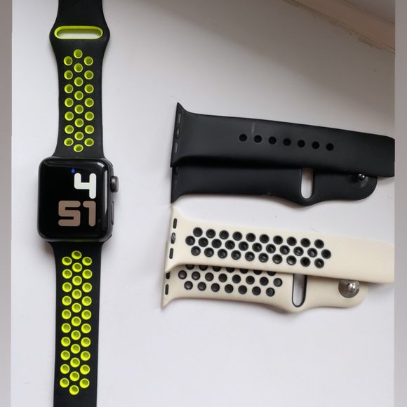 Apple 38mm Series 3 GPS Smart Watch Space Gray - Picture 1 of 5